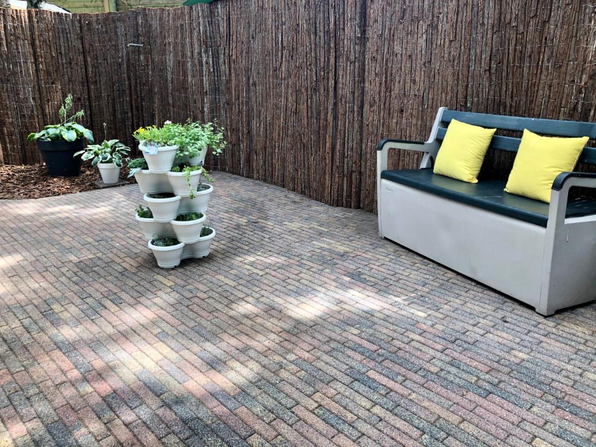 Retro Relax Resort Midden In Het Bos Op De Veluwe In プッテン エクステリア 写真